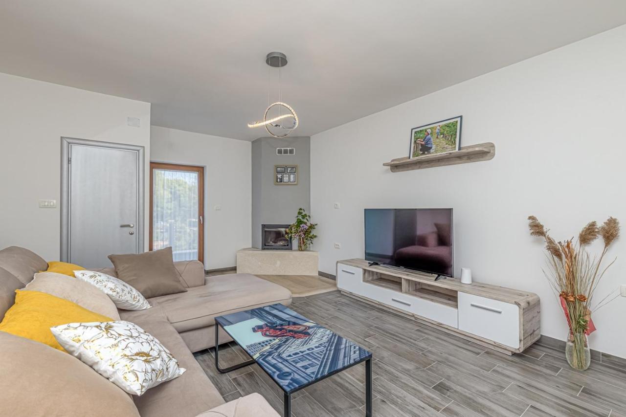 Holiday House Lidia I Rina Pićan المظهر الخارجي الصورة