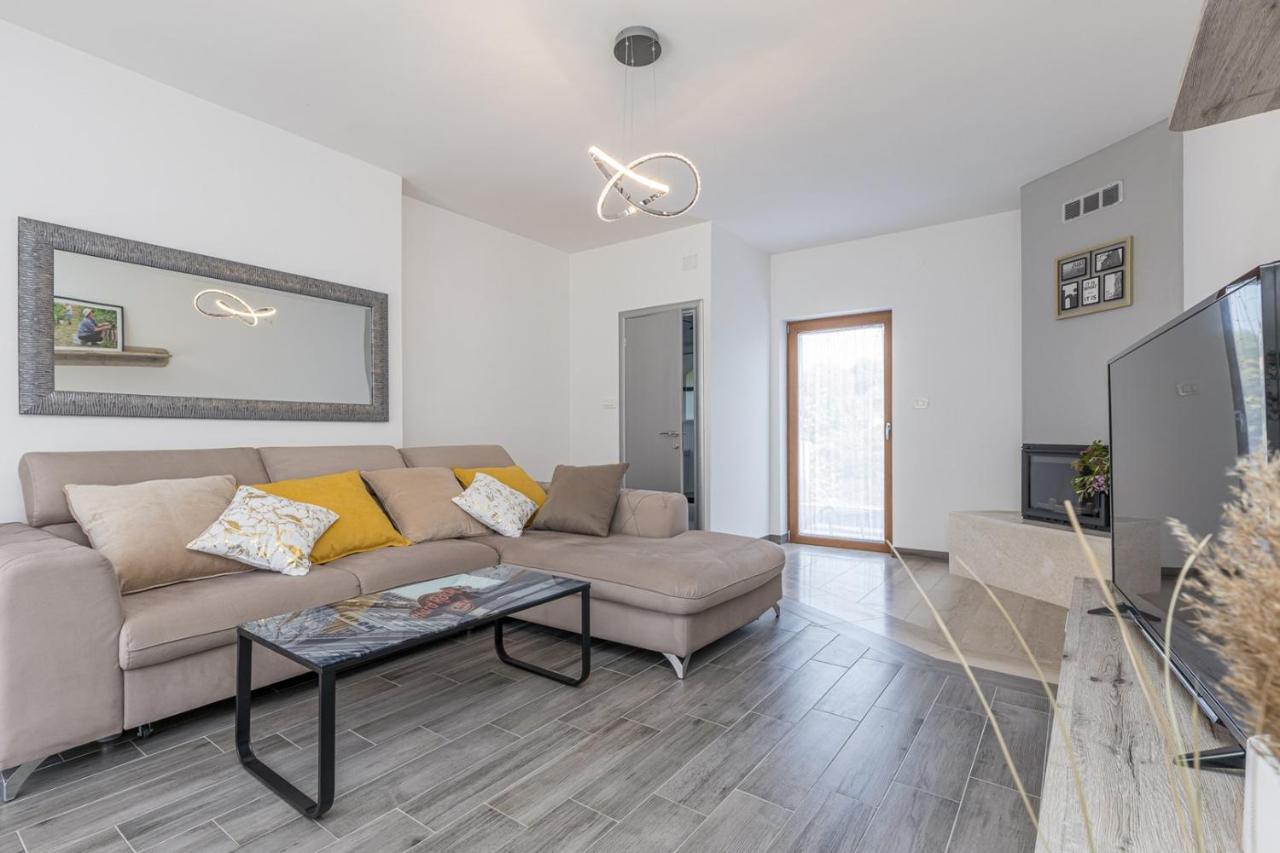 Holiday House Lidia I Rina Pićan المظهر الخارجي الصورة